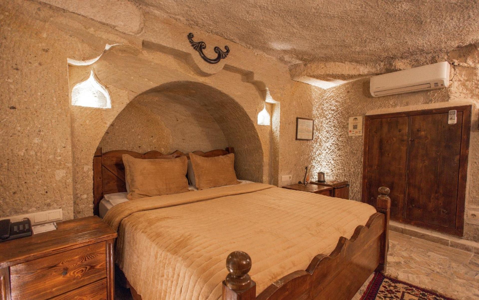 Maccan Cave מלון